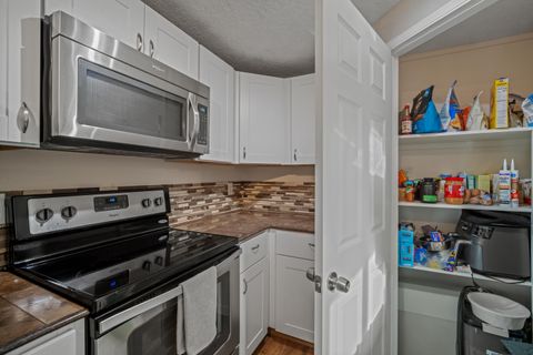 Tiny photo for 56078 Snow Goose Road, Bend, OR 97707 (MLS # 220211565)