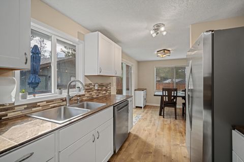 Tiny photo for 56078 Snow Goose Road, Bend, OR 97707 (MLS # 220211565)