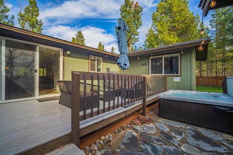 Tiny photo for 56078 Snow Goose Road, Bend, OR 97707 (MLS # 220211565)