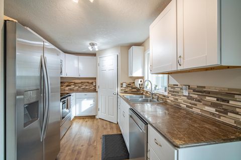 Tiny photo for 56078 Snow Goose Road, Bend, OR 97707 (MLS # 220211565)