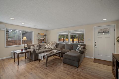 Tiny photo for 56078 Snow Goose Road, Bend, OR 97707 (MLS # 220211565)