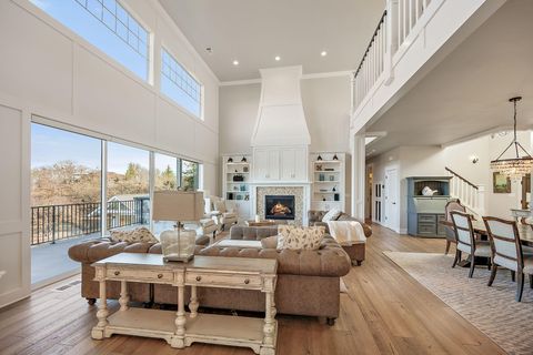 Tiny photo for 80 Placer Hill Drive, Jacksonville, OR 97530 (MLS # 220217747)