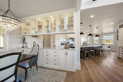 Tiny photo for 80 Placer Hill Drive, Jacksonville, OR 97530 (MLS # 220217747)