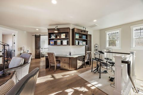 Tiny photo for 80 Placer Hill Drive, Jacksonville, OR 97530 (MLS # 220217747)