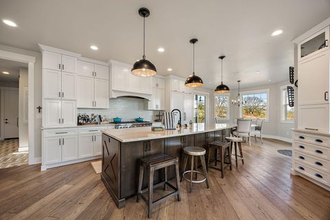 Tiny photo for 80 Placer Hill Drive, Jacksonville, OR 97530 (MLS # 220217747)