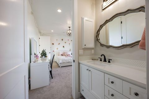 Tiny photo for 80 Placer Hill Drive, Jacksonville, OR 97530 (MLS # 220217747)