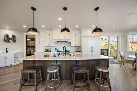 Tiny photo for 80 Placer Hill Drive, Jacksonville, OR 97530 (MLS # 220217747)