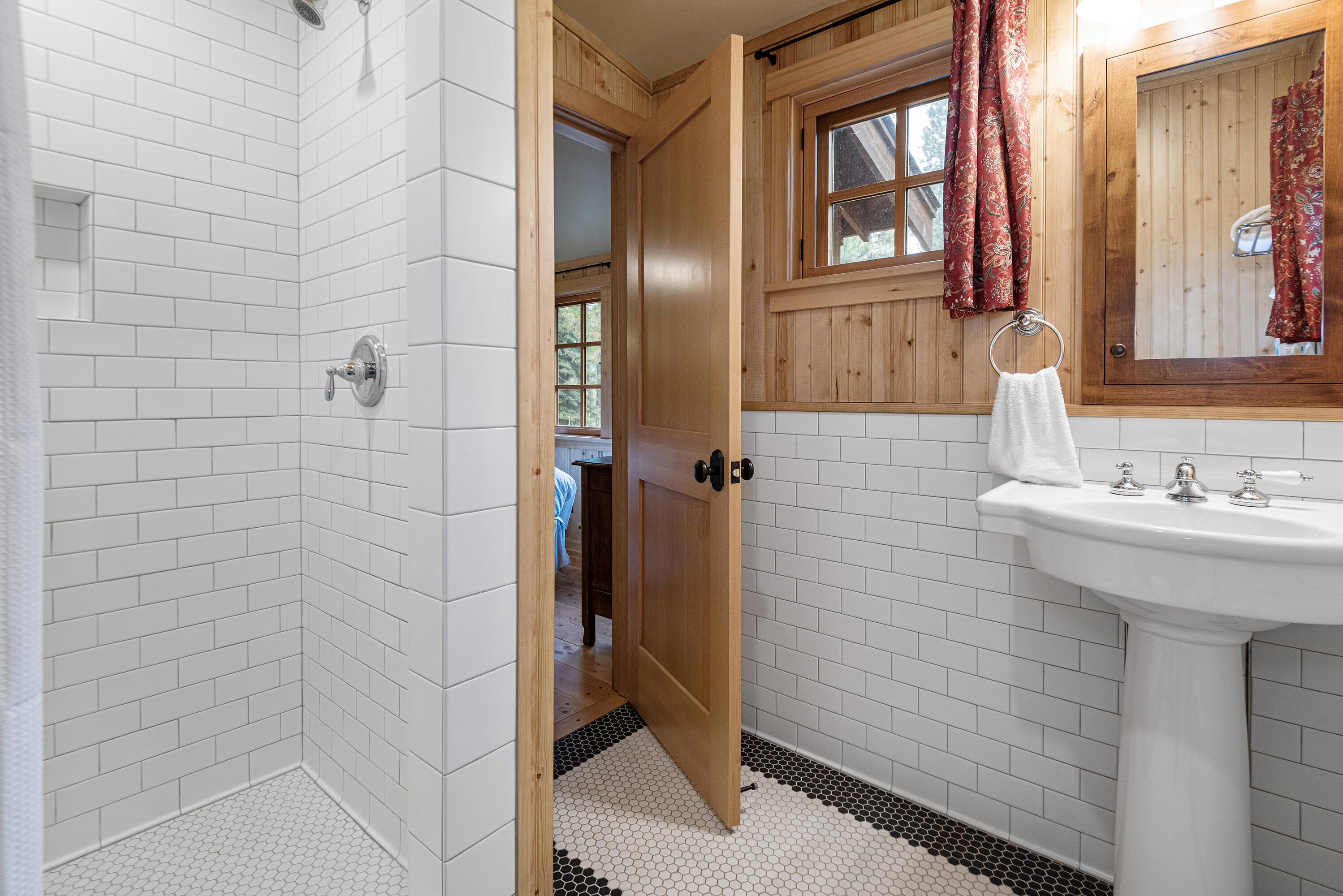 Lake Creek Lodge - Residential