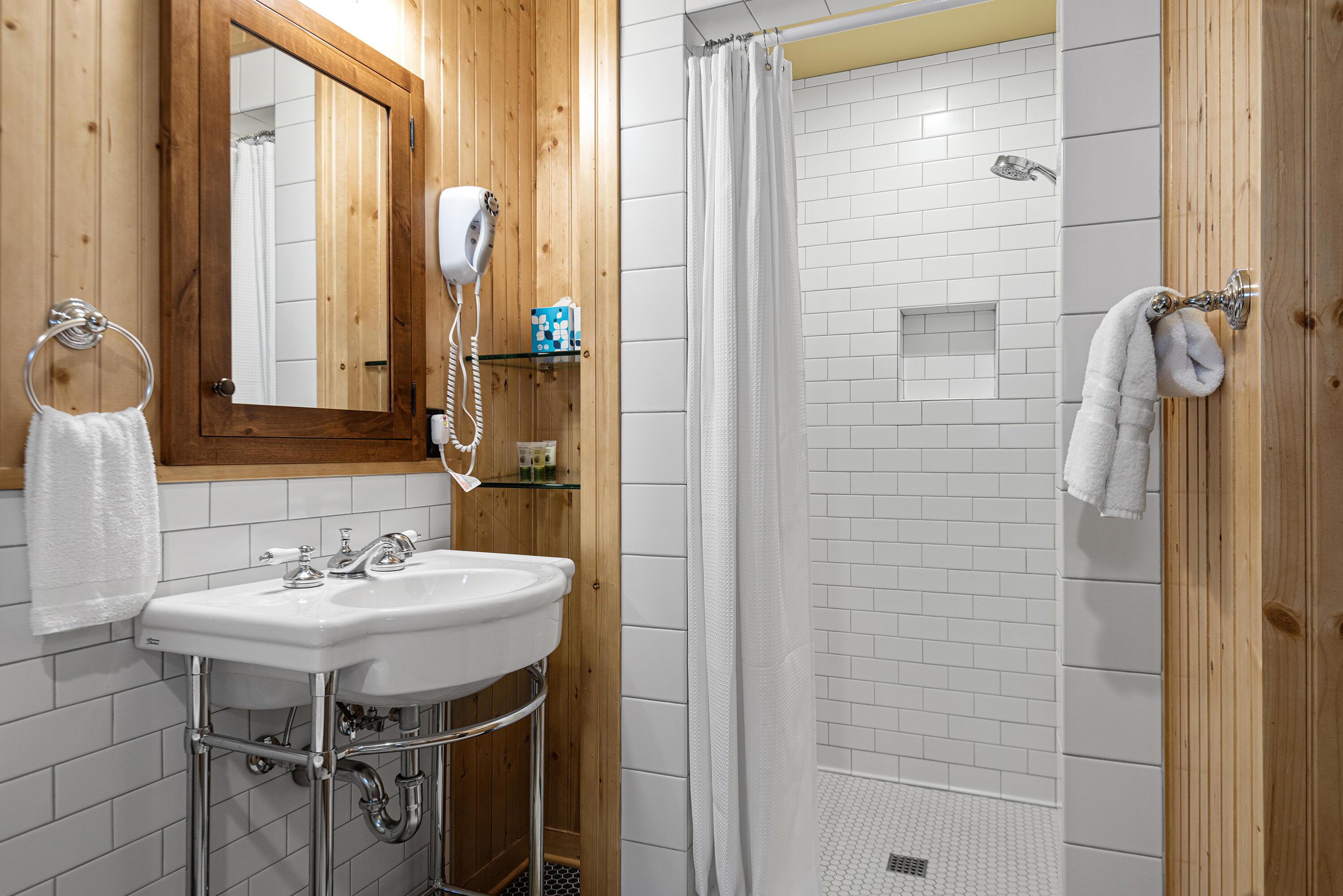 Lake Creek Lodge - Residential