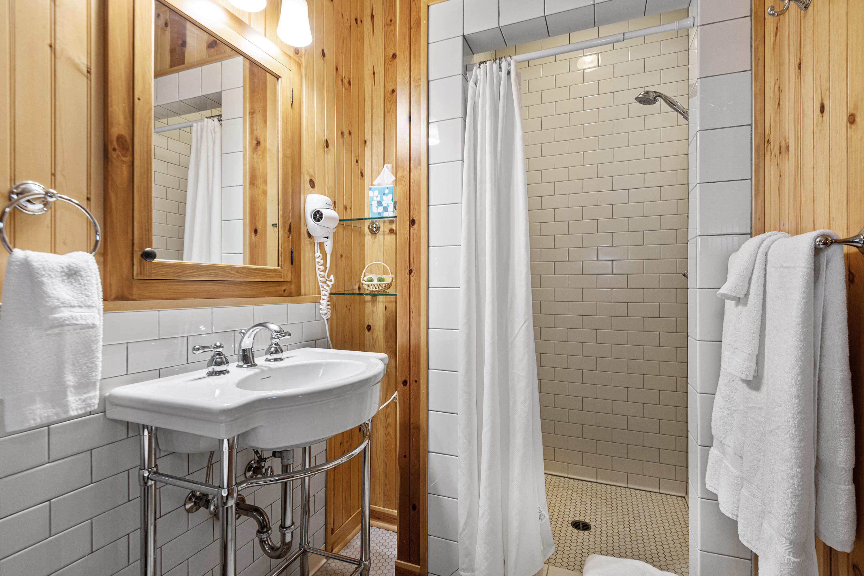 Lake Creek Lodge - Residential