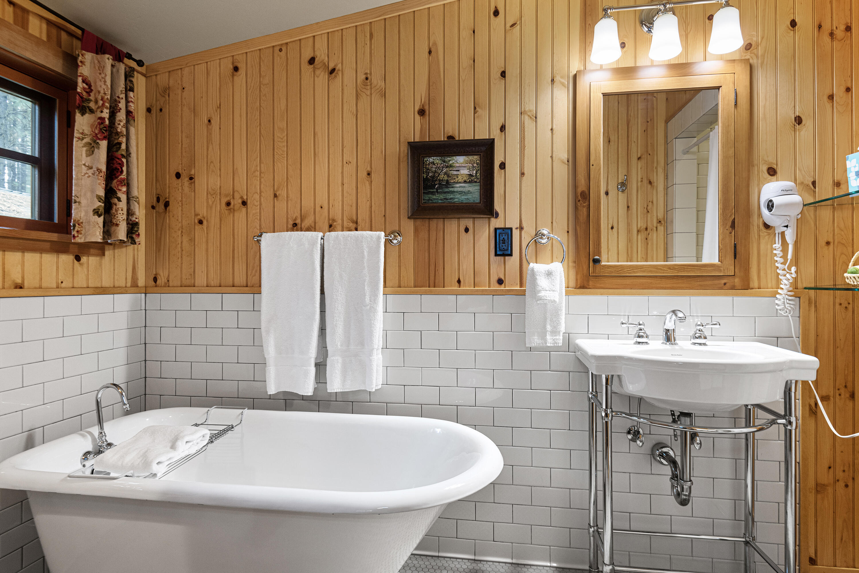 Lake Creek Lodge - Residential