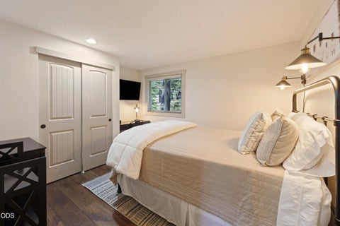 Tiny photo for 17842 Mt Hood Lane, Sunriver, OR 97707 (MLS # 220225853)