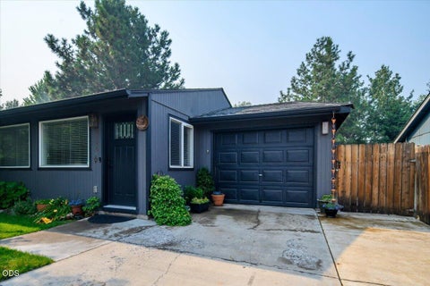 Tiny photo for 3146 SW Pumice Place, Redmond, OR 97756 (MLS # 220226117)