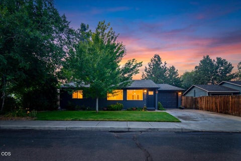 Photo of 3146 SW Pumice Place, Redmond, OR 97756 (MLS # 220226117)
