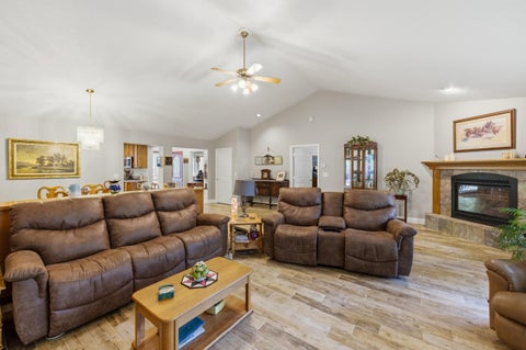 Tiny photo for 51730 Pine Loop Drive, La Pine, OR 97739 (MLS # 220220941)