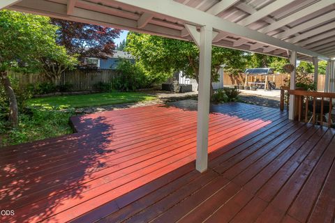 Tiny photo for 204 Miller Street, Molalla, OR 97038 (MLS # 220223493)