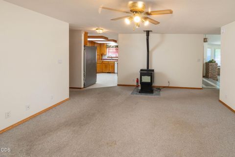 Tiny photo for 204 Miller Street, Molalla, OR 97038 (MLS # 220223493)