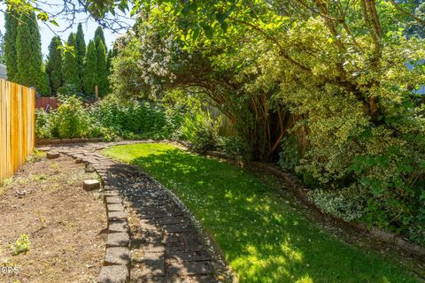Tiny photo for 204 Miller Street, Molalla, OR 97038 (MLS # 220223493)