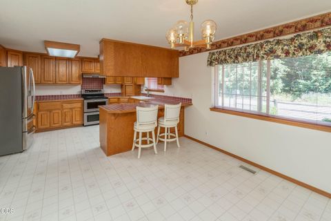 Tiny photo for 204 Miller Street, Molalla, OR 97038 (MLS # 220223493)