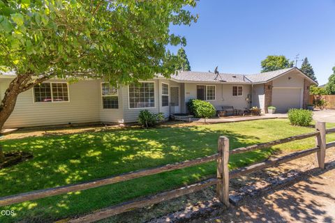 Tiny photo for 204 Miller Street, Molalla, OR 97038 (MLS # 220223493)
