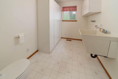 Tiny photo for 204 Miller Street, Molalla, OR 97038 (MLS # 220223493)