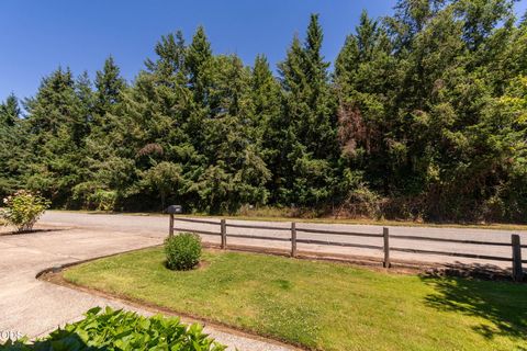 Tiny photo for 204 Miller Street, Molalla, OR 97038 (MLS # 220223493)