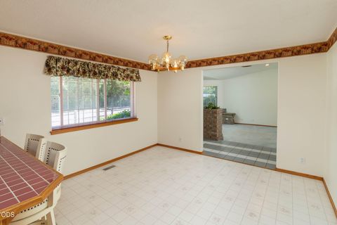 Tiny photo for 204 Miller Street, Molalla, OR 97038 (MLS # 220223493)