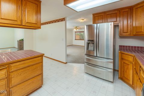 Tiny photo for 204 Miller Street, Molalla, OR 97038 (MLS # 220223493)