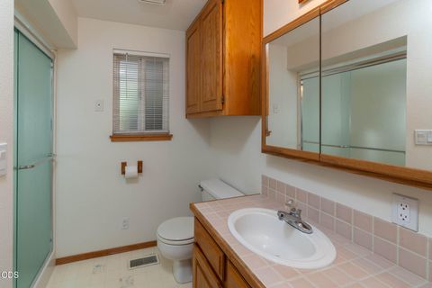 Tiny photo for 204 Miller Street, Molalla, OR 97038 (MLS # 220223493)