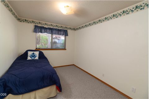 Tiny photo for 204 Miller Street, Molalla, OR 97038 (MLS # 220223493)