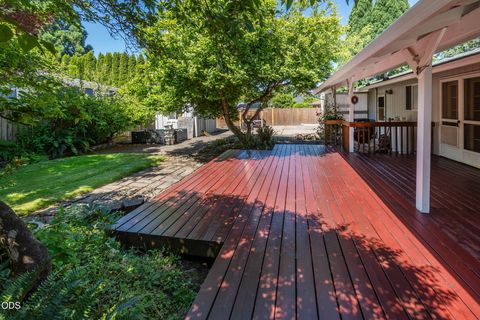 Tiny photo for 204 Miller Street, Molalla, OR 97038 (MLS # 220223493)