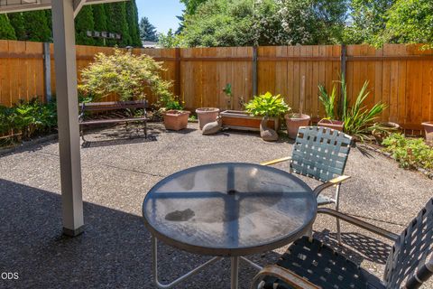 Tiny photo for 204 Miller Street, Molalla, OR 97038 (MLS # 220223493)