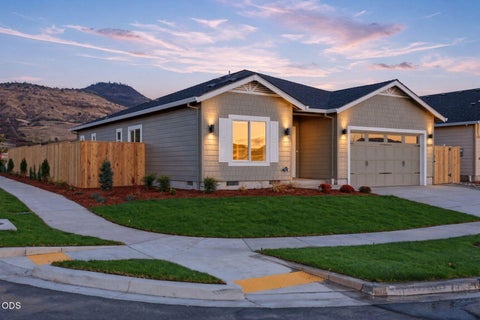 Tiny photo for 3220 Garner Way, Medford, OR 97504 (MLS # 220230035)