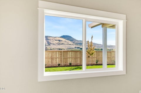 Tiny photo for 3220 Garner Way, Medford, OR 97504 (MLS # 220230035)