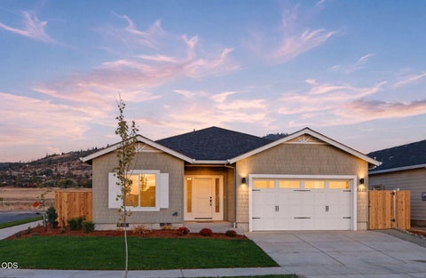 Photo of 3220 Garner Way, Medford, OR 97504 (MLS # 220230035)