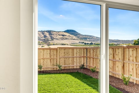 Tiny photo for 3220 Garner Way, Medford, OR 97504 (MLS # 220230035)