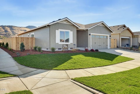 Tiny photo for 3220 Garner Way, Medford, OR 97504 (MLS # 220230035)