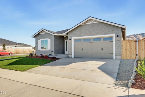 Tiny photo for 3220 Garner Way, Medford, OR 97504 (MLS # 220230035)