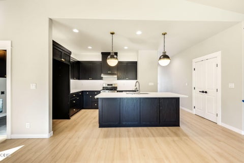 Tiny photo for 3220 Garner Way, Medford, OR 97504 (MLS # 220230035)