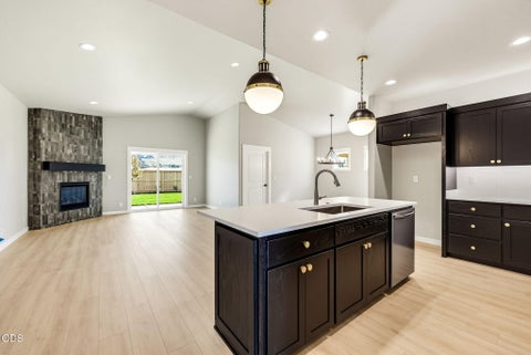 Tiny photo for 3220 Garner Way, Medford, OR 97504 (MLS # 220230035)