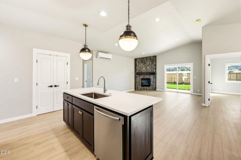 Tiny photo for 3220 Garner Way, Medford, OR 97504 (MLS # 220230035)
