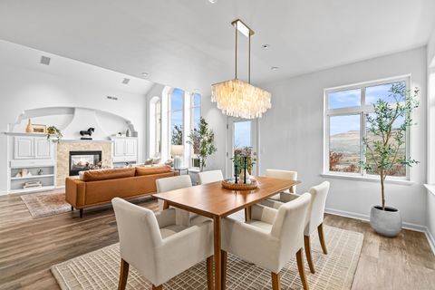 Tiny photo for 517 Lakota Way, Ashland, OR 97520 (MLS # 220212974)