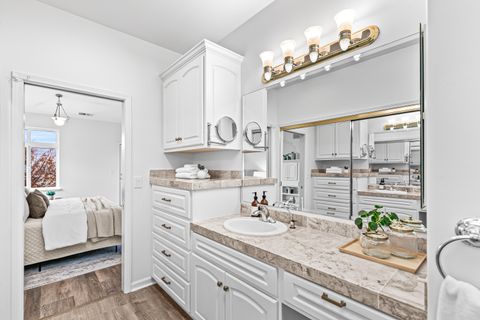 Tiny photo for 517 Lakota Way, Ashland, OR 97520 (MLS # 220212974)