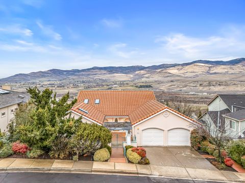 Tiny photo for 517 Lakota Way, Ashland, OR 97520 (MLS # 220212974)
