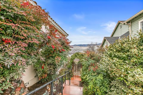 Tiny photo for 517 Lakota Way, Ashland, OR 97520 (MLS # 220212974)