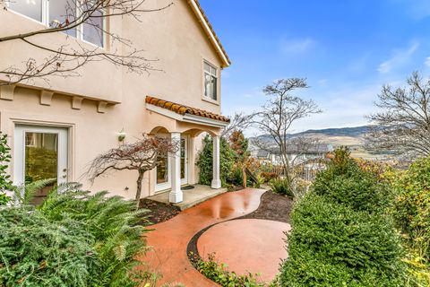 Tiny photo for 517 Lakota Way, Ashland, OR 97520 (MLS # 220212974)