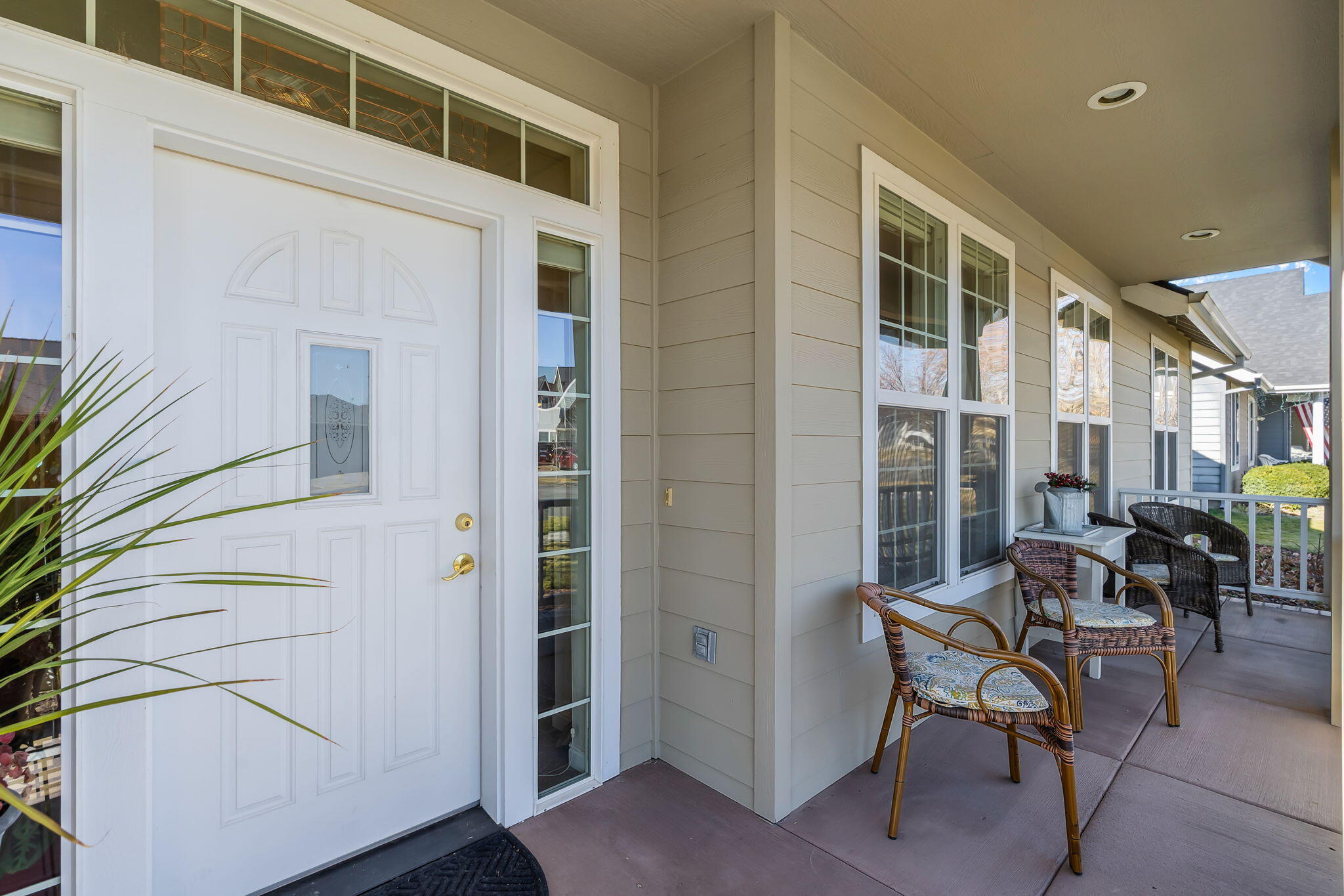 1075 NE Hudspeth Lane