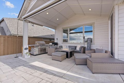 Tiny photo for 3843 NE Oakside Loop, Bend, OR 97701 (MLS # 220215377)