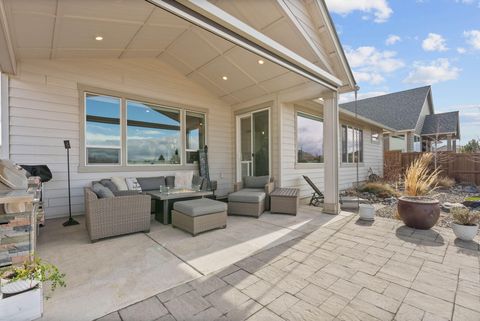 Tiny photo for 3843 NE Oakside Loop, Bend, OR 97701 (MLS # 220215377)