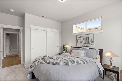 Tiny photo for 3843 NE Oakside Loop, Bend, OR 97701 (MLS # 220215377)